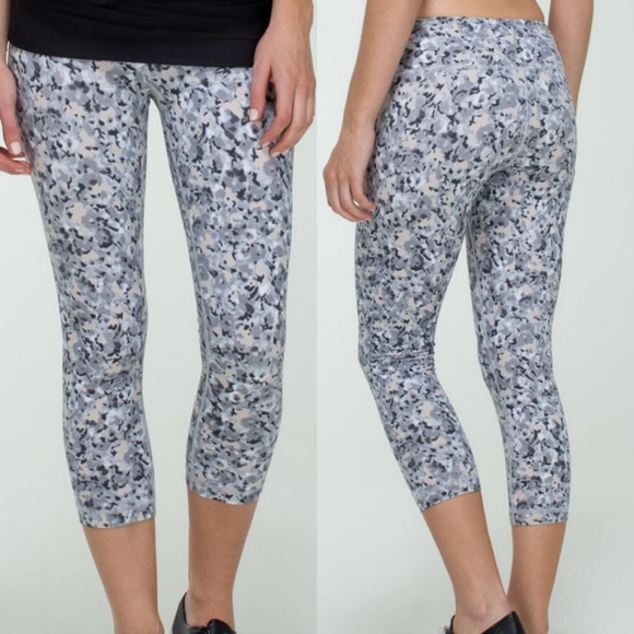 lululemon athletica Pants - Lululemon Wunder Under Crop Not So Petite Fleur